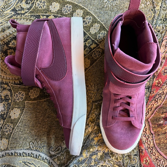 Nike High Top Slip Ons Maroons color with snakeskin detail - Picture 7 of 11